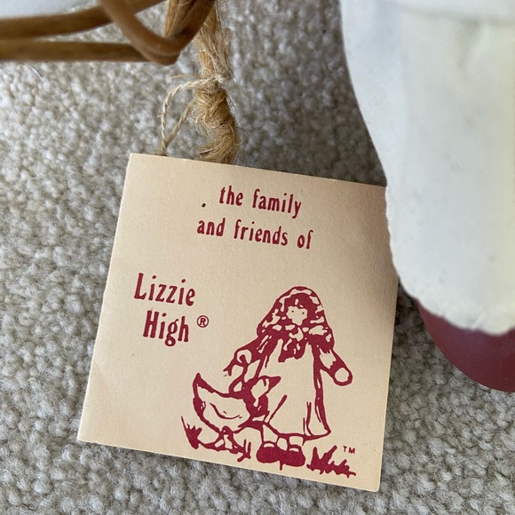 COPY - LIZZIE HIGH COLLECTION DOLL - Picture 12 of 13